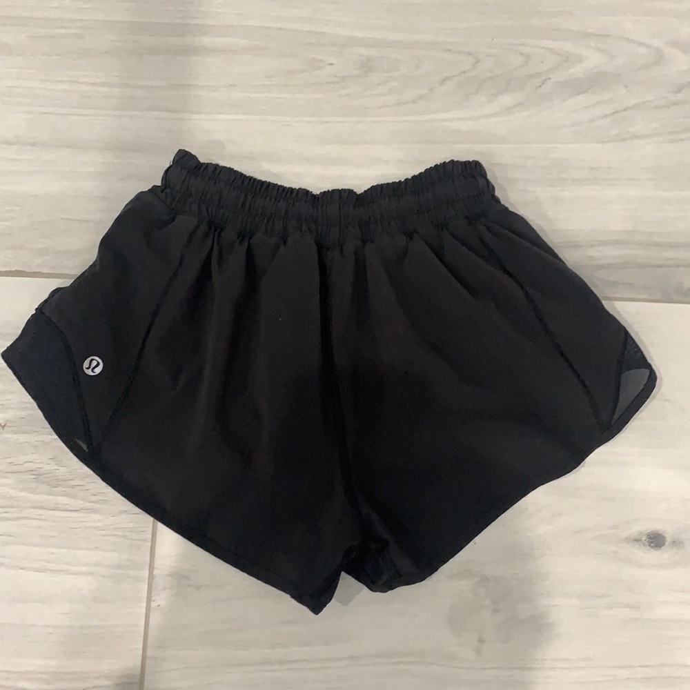 Lululemon size 2 Hottie Hots (short length) black